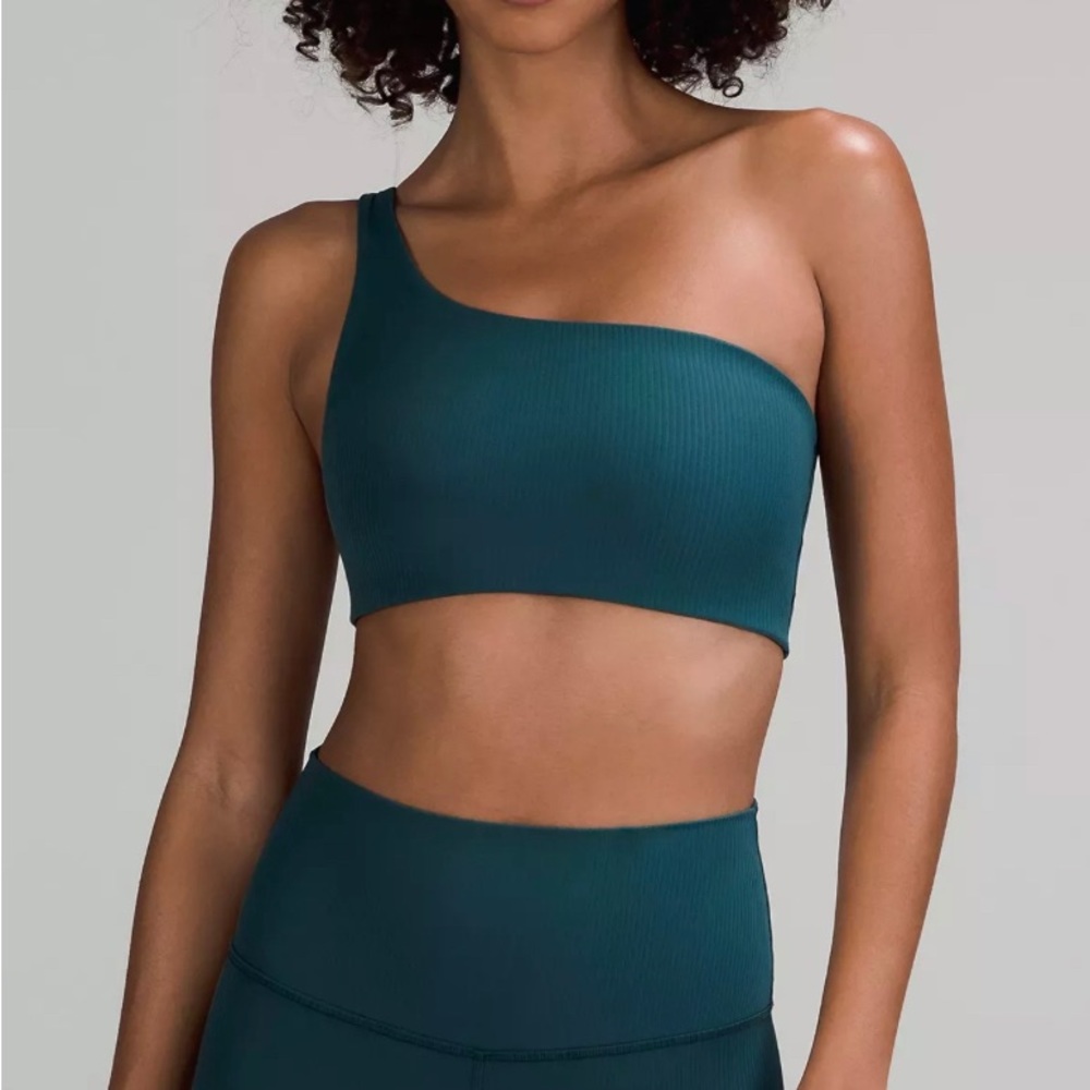 Ribbed Nulu Asymmetrical Yoga Bra - size 8